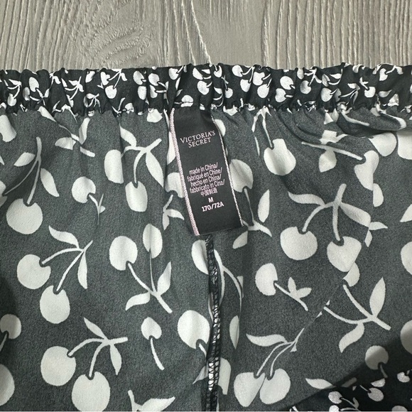 Victoria’s Secret Cherry Print Satin Pajama Shorts Black White Lace Medium - Picture 5 of 7
